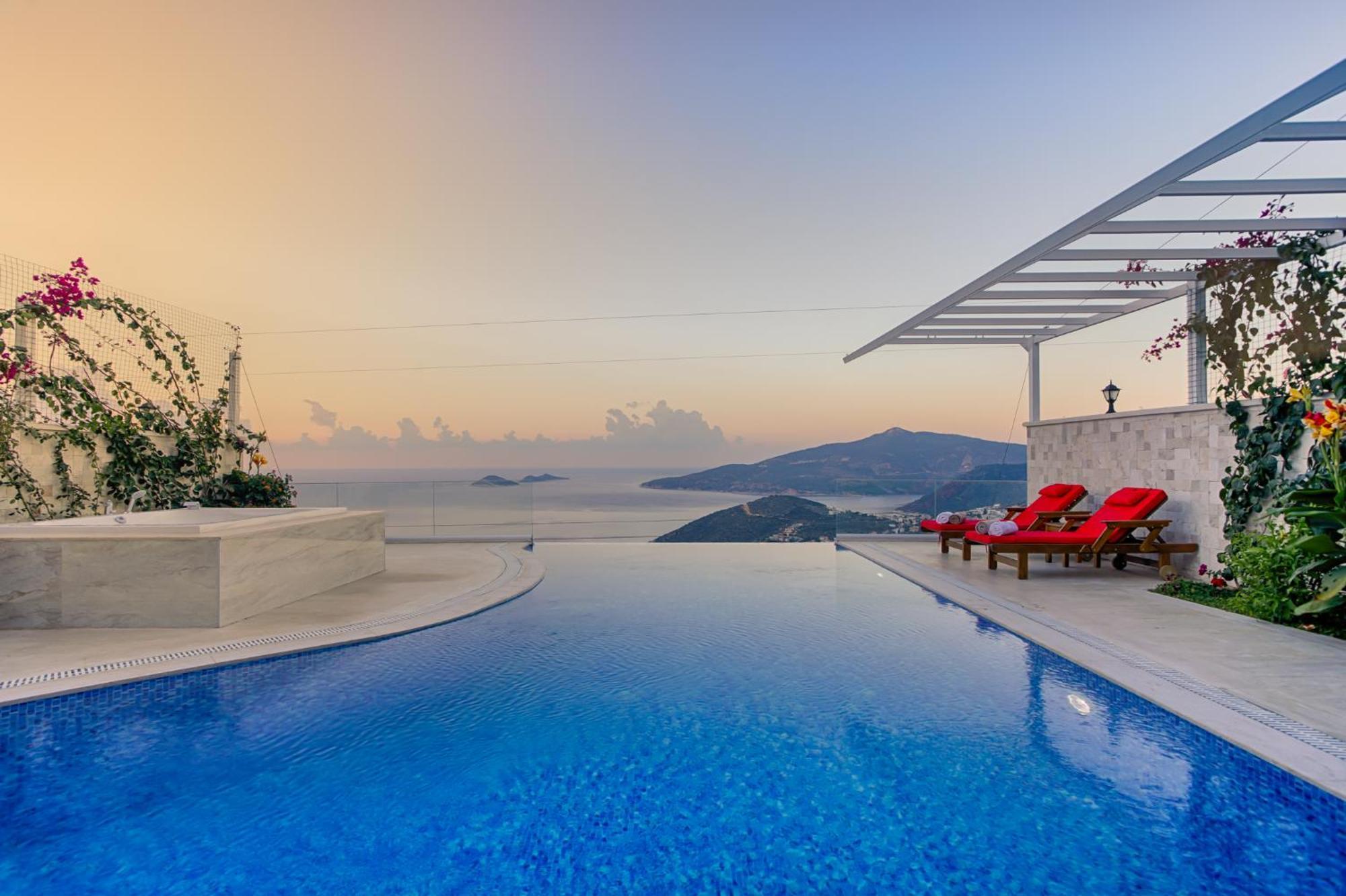 Villa Lucida - Hills - Exclusive With Private Pool And Majestic Sea Views *